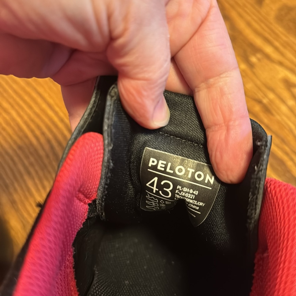 Peloton cycling shoes - 1 pair - 43 (US women's 12/mens 10) - Picture 3 of 4